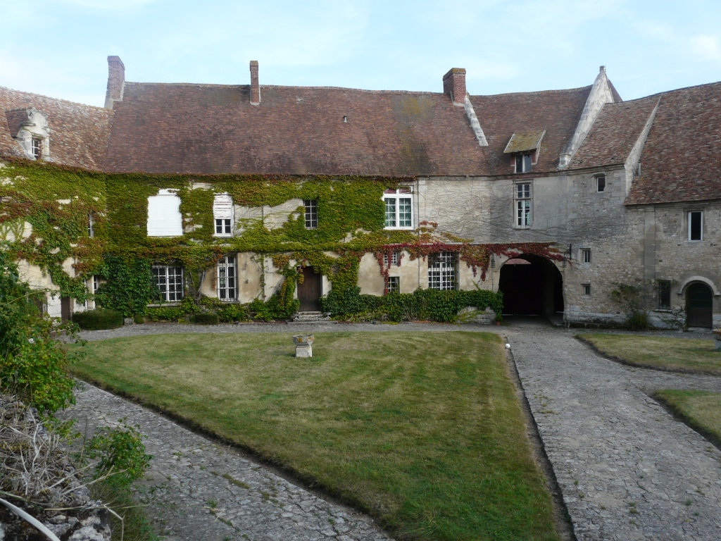 Cour_intérieur_chateau_doc